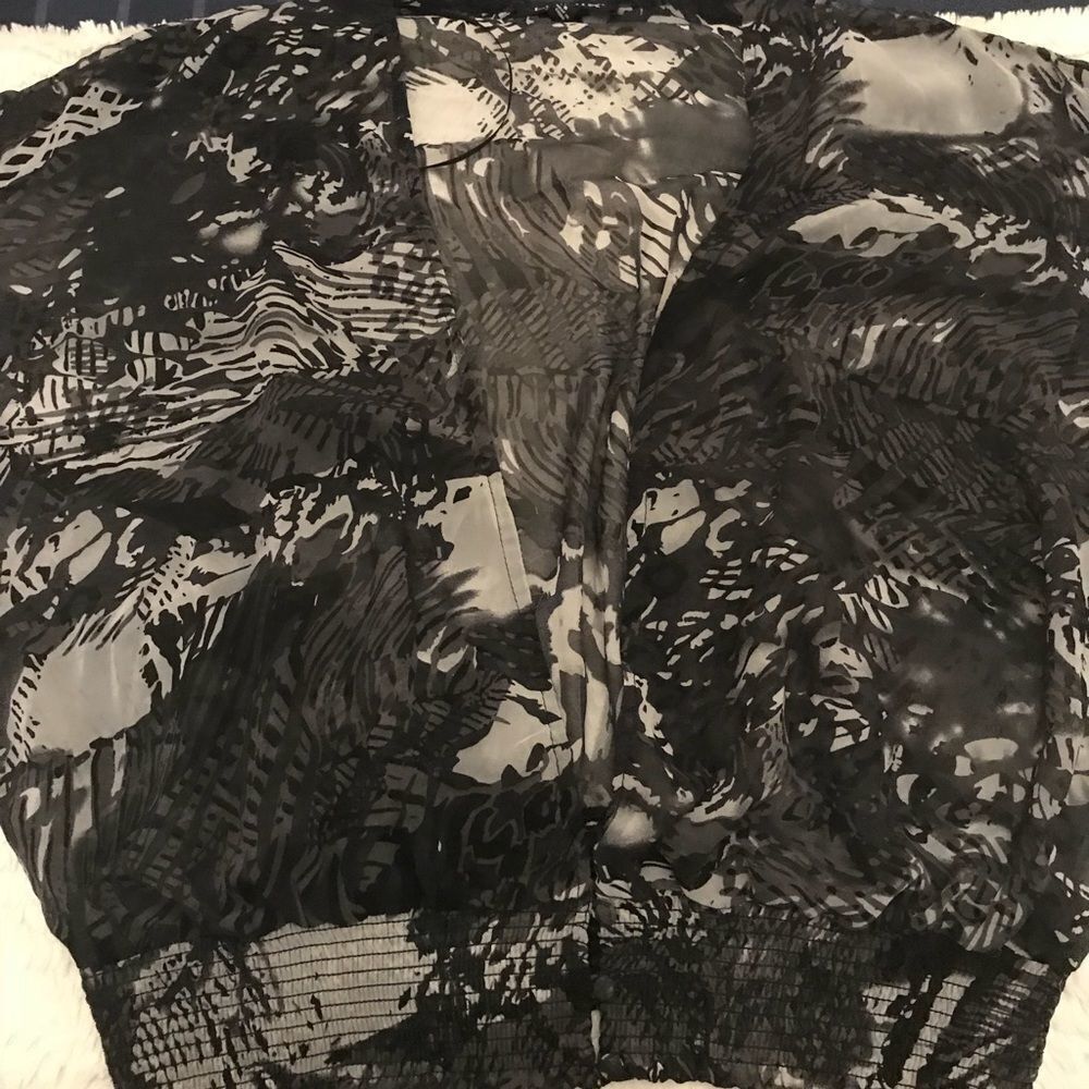 Beautiful blouse - Picture 4 of 6